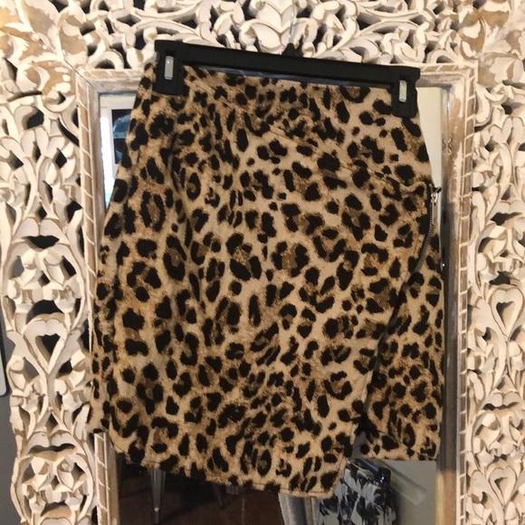 H&M Dresses & Skirts - Leopard print asymmetrical skirt